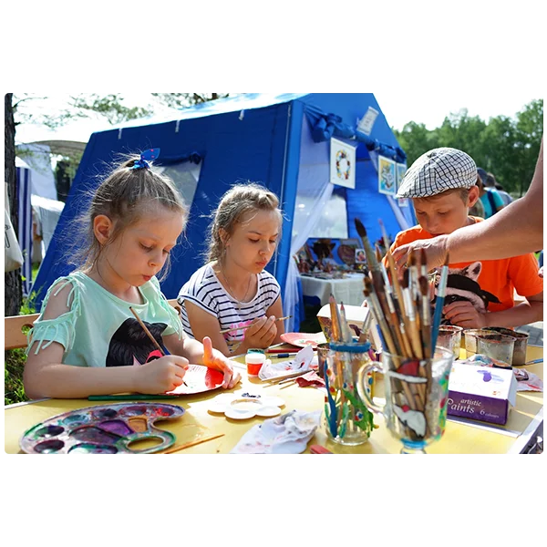 Kids enjoying painting in ECM event